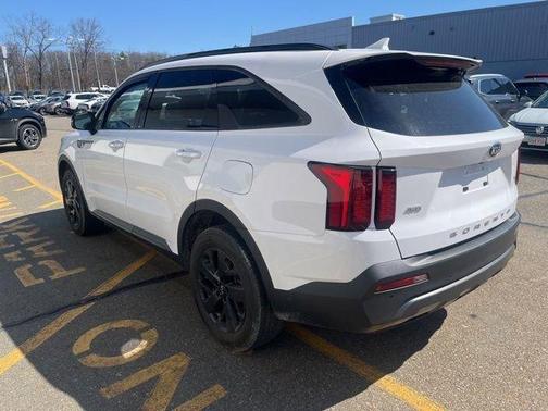 White 2021 Kia Sorento S