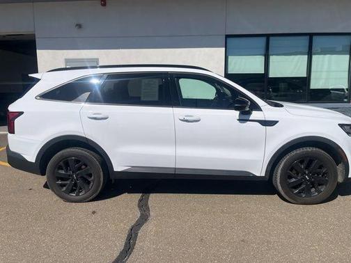 White 2021 Kia Sorento S