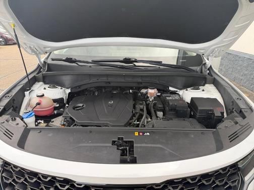 White 2021 Kia Sorento S