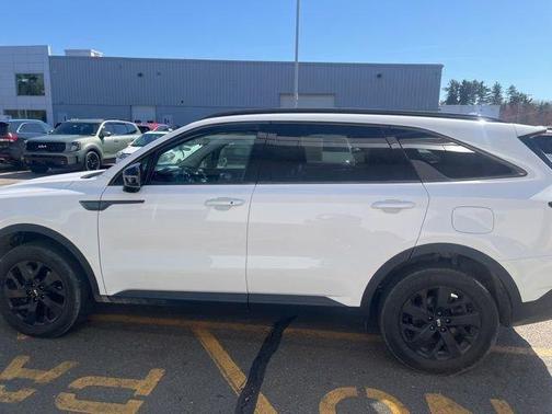White 2021 Kia Sorento S