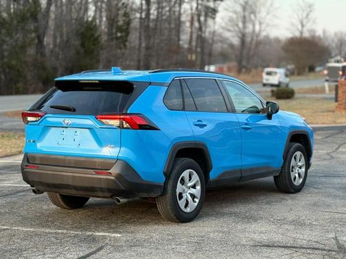 2021 Toyota RAV4 LE