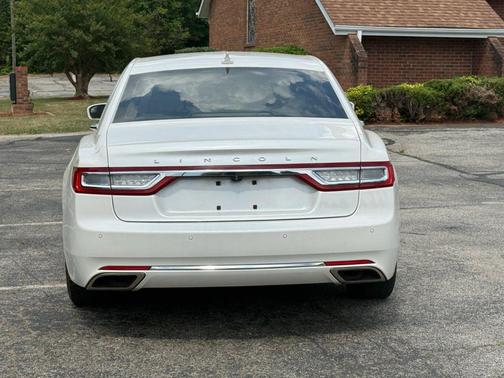 White Platinum Metallic Tri-Coat 2018 Lincoln Continental Premiere