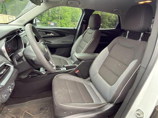 Summit White 2022 Chevrolet Trailblazer LT