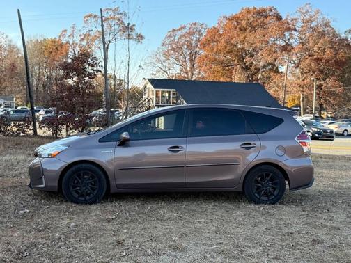 2015 Toyota Prius v Five