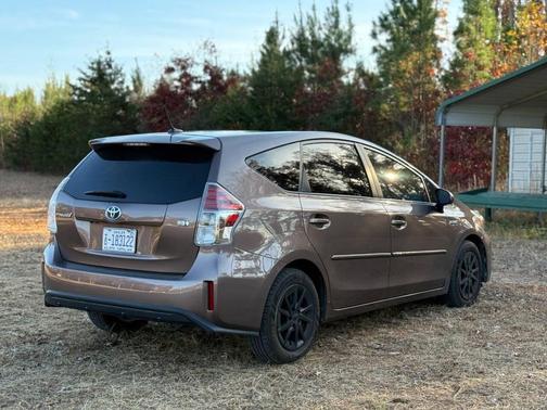 2015 Toyota Prius v Five