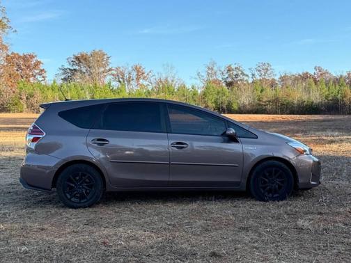 2015 Toyota Prius v Five