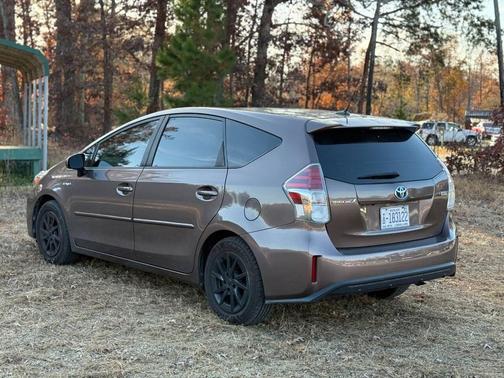 2015 Toyota Prius v Five