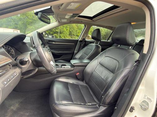 Pearl White Tricoat 2019 Nissan Altima 2.5 Platinum