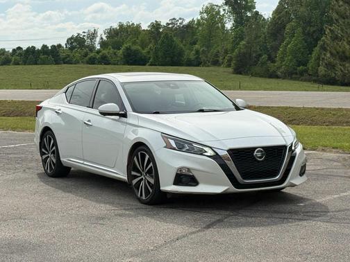 Pearl White Tricoat 2019 Nissan Altima 2.5 Platinum