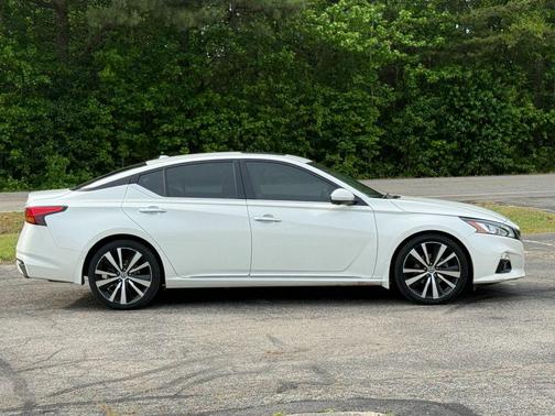 Pearl White Tricoat 2019 Nissan Altima 2.5 Platinum