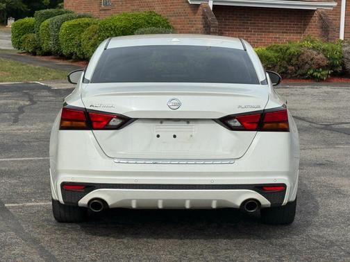 Pearl White Tricoat 2019 Nissan Altima 2.5 Platinum