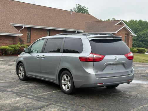 2017 Toyota Sienna LE