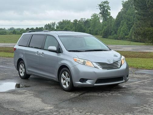 2017 Toyota Sienna LE