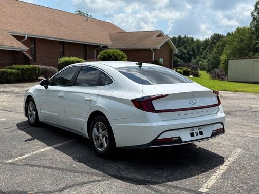 2022 Hyundai SONATA SE