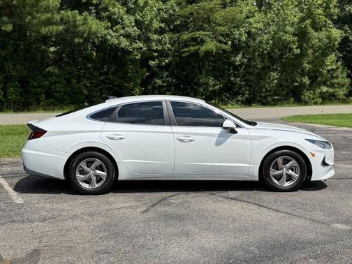 2022 Hyundai SONATA SE