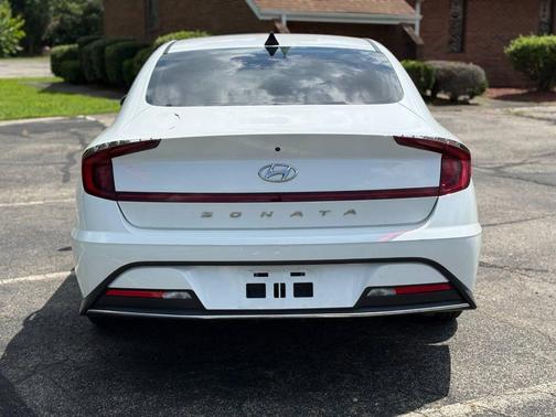 2022 Hyundai SONATA SE