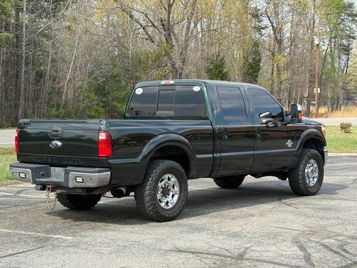 Green 2015 Ford F-250 Lariat