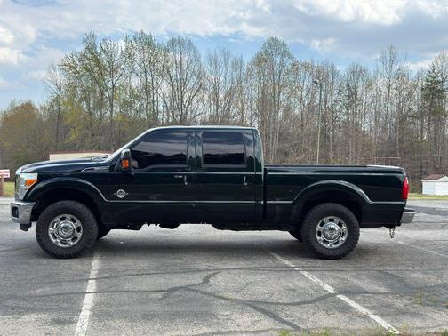 Green 2015 Ford F-250 Lariat