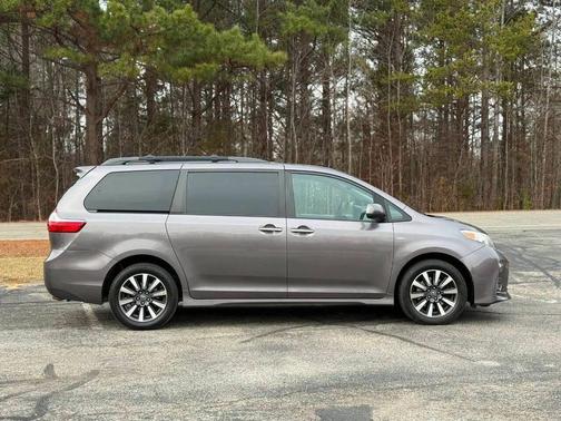 2019 Toyota Sienna XLE Premium