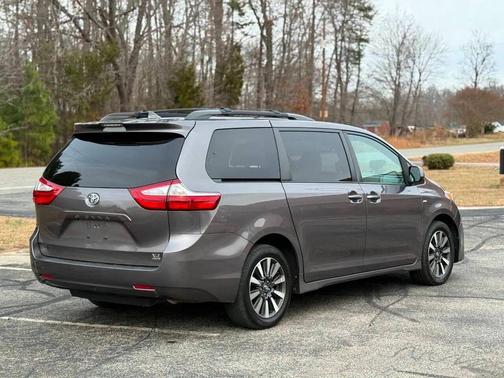 2019 Toyota Sienna XLE Premium