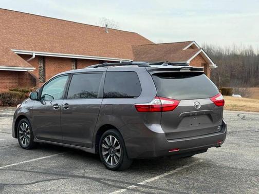 2019 Toyota Sienna XLE Premium