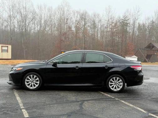 Midnight Black Metallic 2018 Toyota Camry LE