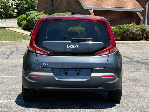 Gravity Gray 2022 Kia Soul LX