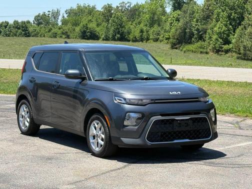 Gravity Gray 2022 Kia Soul LX