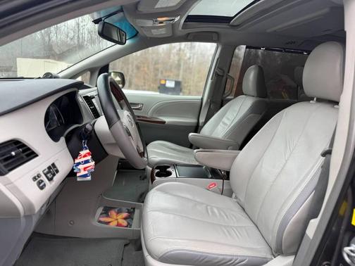 2011 Toyota Sienna Limited