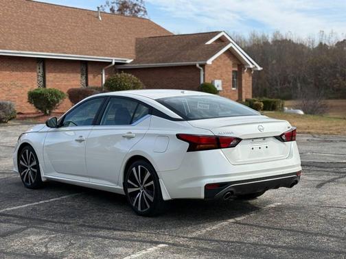 2020 Nissan Altima SR FWD