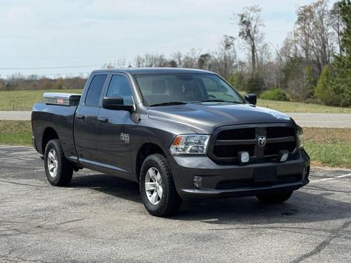 Granite Crystal Metallic Clearcoat 2019 RAM 1500 Express