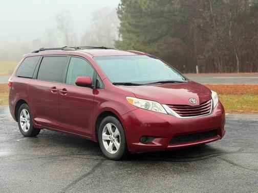 2017 Toyota Sienna LE
