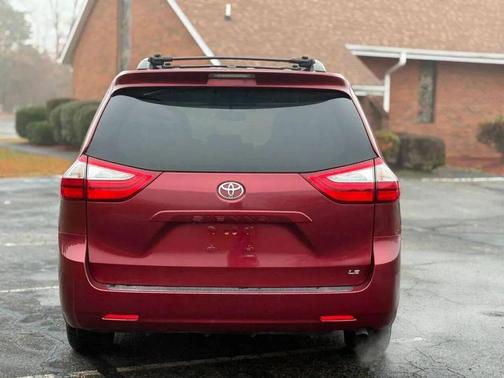 2017 Toyota Sienna LE