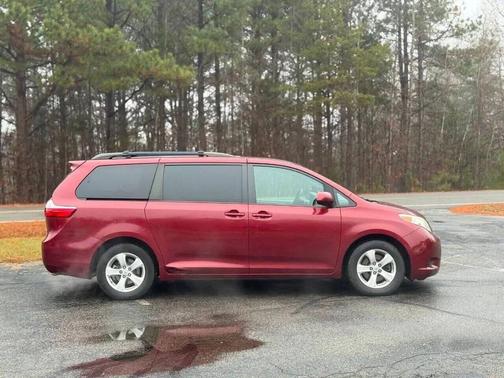 2017 Toyota Sienna LE