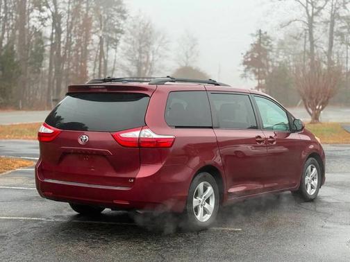 2017 Toyota Sienna LE
