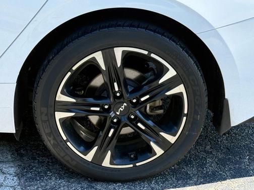Glacial White Pearl 2023 Kia K5 GT-Line