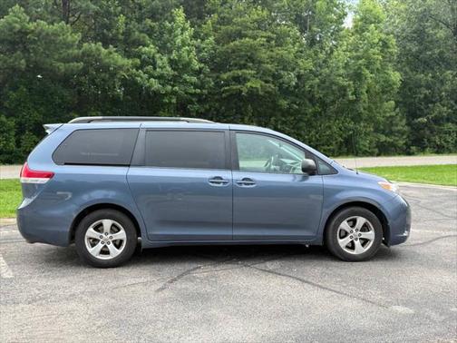 2014 Toyota Sienna LE