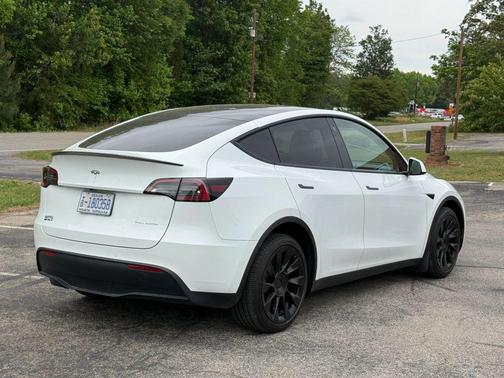 Pearl White Multi-Coat 2022 Tesla Model Y Long Range Dual Motor All-Wheel Drive
