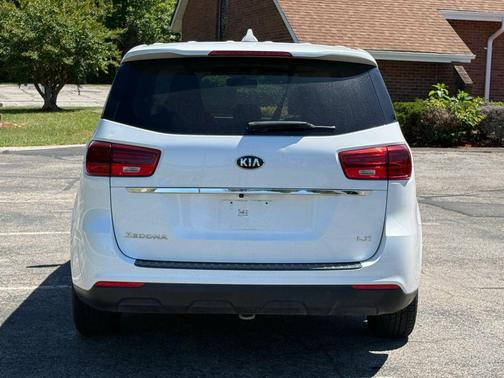 Snow White Pearl 2020 Kia Sedona LX