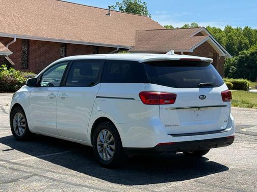 Snow White Pearl 2020 Kia Sedona LX