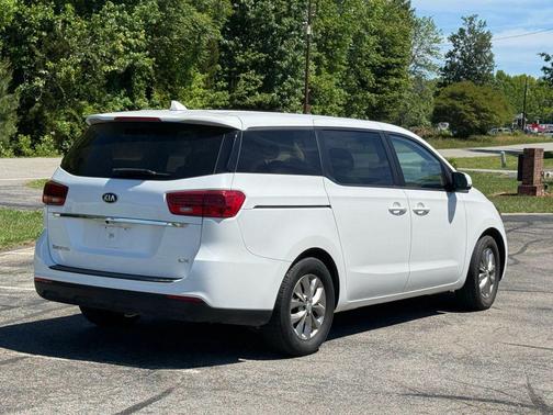 Snow White Pearl 2020 Kia Sedona LX