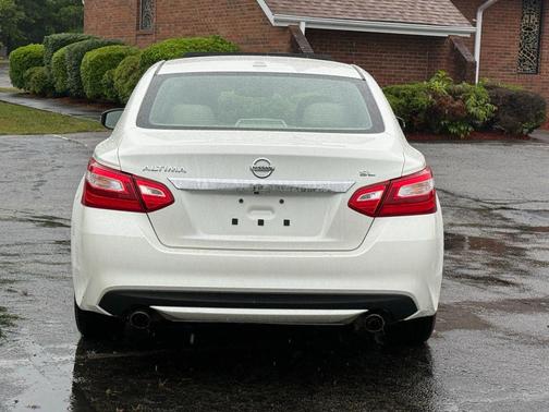 Pearl White 2016 Nissan Altima 2.5 SL