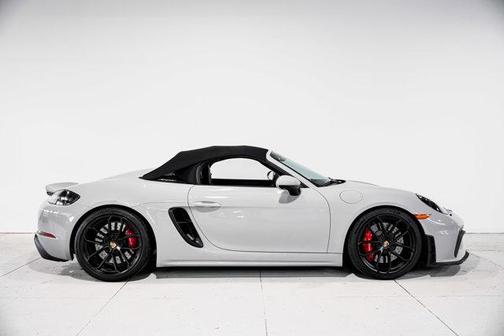 2022 Porsche 718 Spyder Roadster