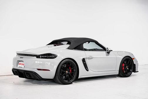 2022 Porsche 718 Spyder Roadster