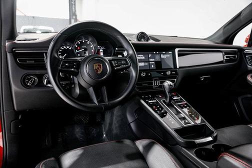 2022 Porsche Macan Base