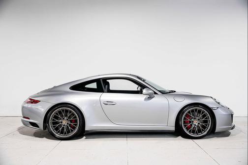 GT Silver Metallic 2017 Porsche 911 Carrera 4S