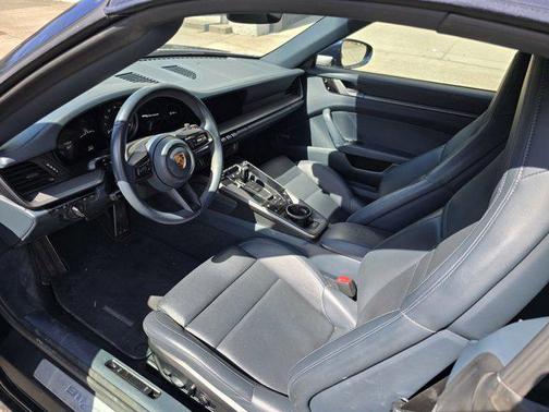 2020 Porsche 911 Carrera