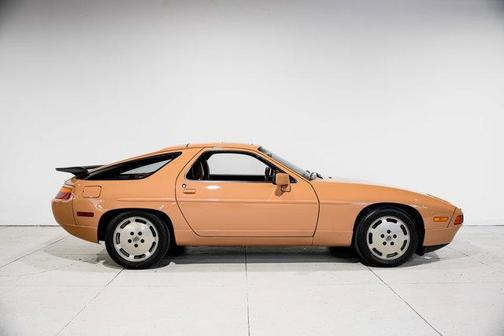 1987 Porsche 928 