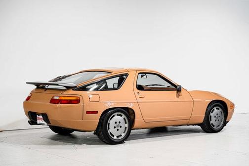 1987 Porsche 928 