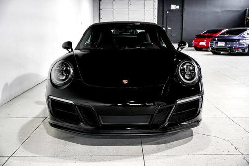 2019 Porsche 911 Carrera 4 GTS